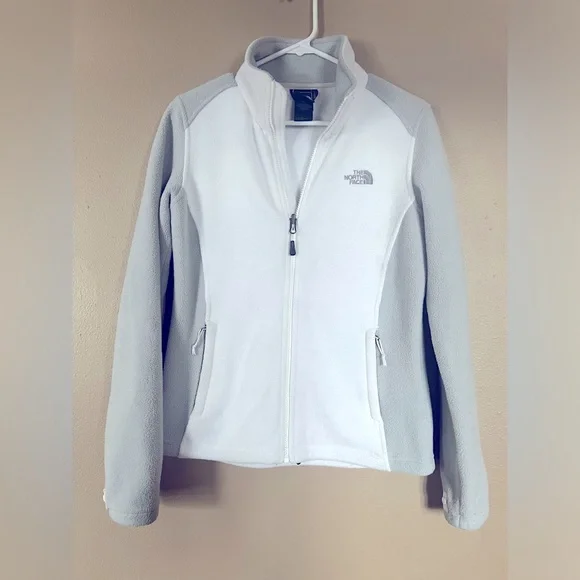 The North Face fleece Full zip Jacket- has side pockets with zippers! Small - Picture 6 of 10